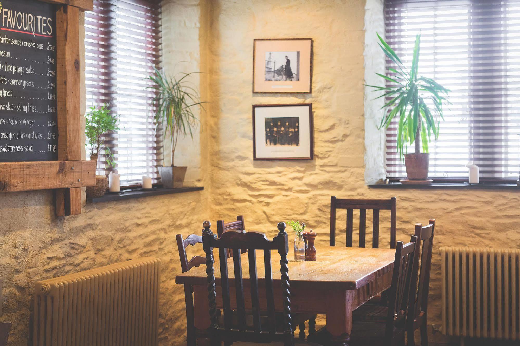Rose & Crown Hotel Yealmpton Eksteriør billede